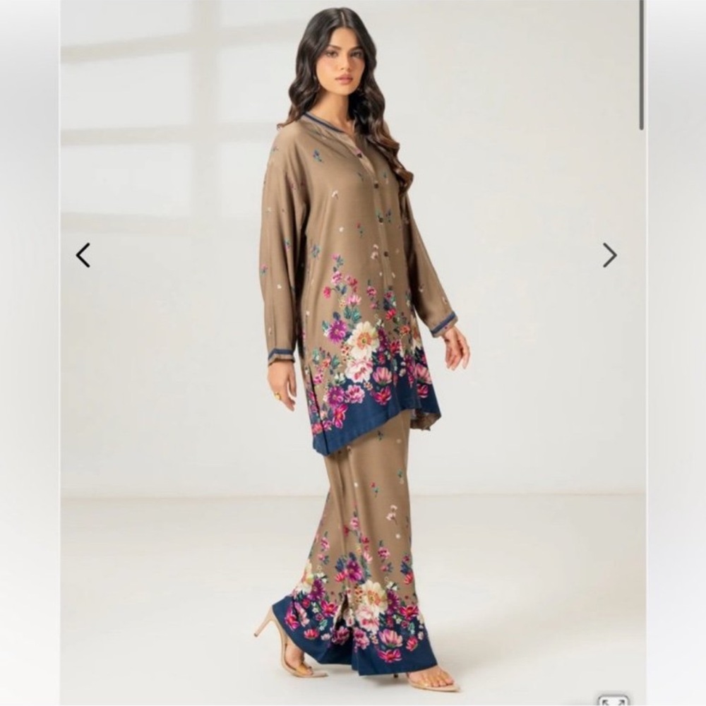 Floral Printed Tan Outfit with Navy Details 2Pc - Picture 2 of 7